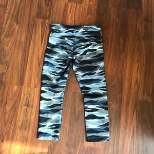 Lululemon size 6 capris